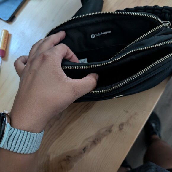 Crossbody knot handle Lululemon bag - Picture 3 of 3